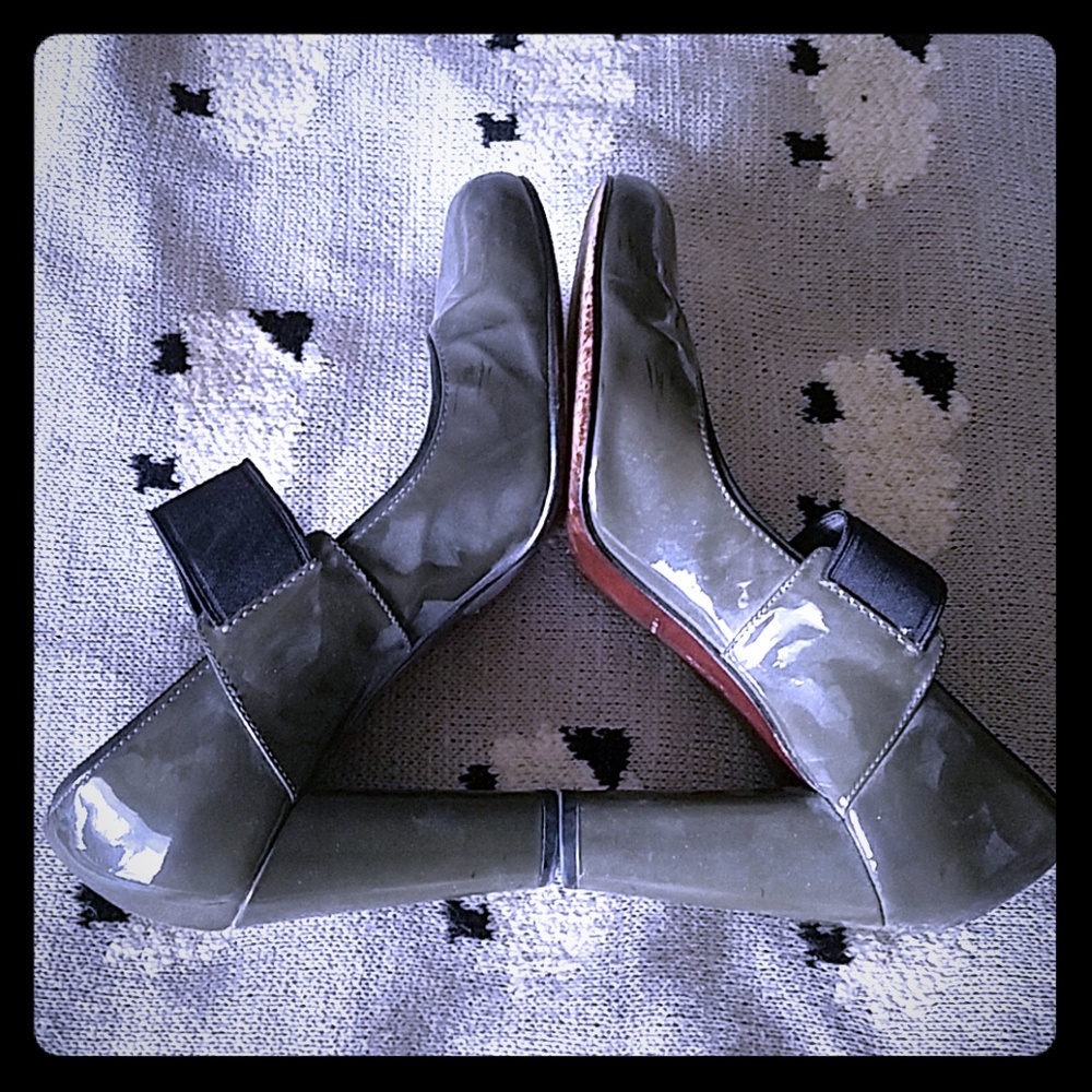 Cole Haan size 9 Mary Jane Pumps 4.25" heel, grey